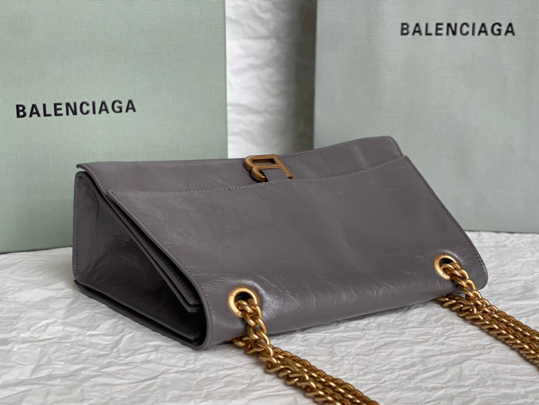 CRUSH MEDIUM CHAIN BAG 31 IN SUVA GRAY CRUSHED CALFSKIN GOLD HARDWARE