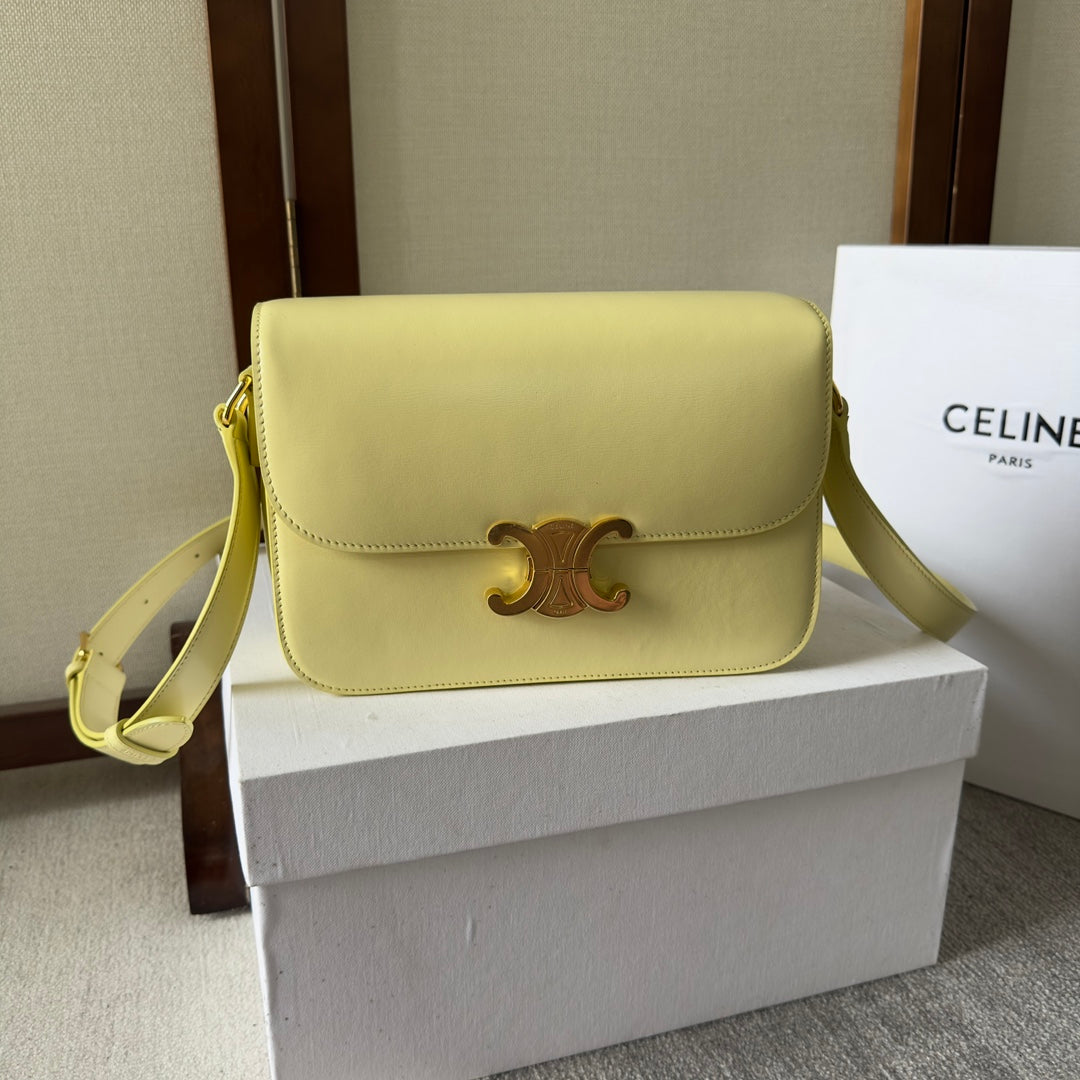 CLASSIQUE TRIOMPHE BAG 22 IN YELLOW CALFSKIN