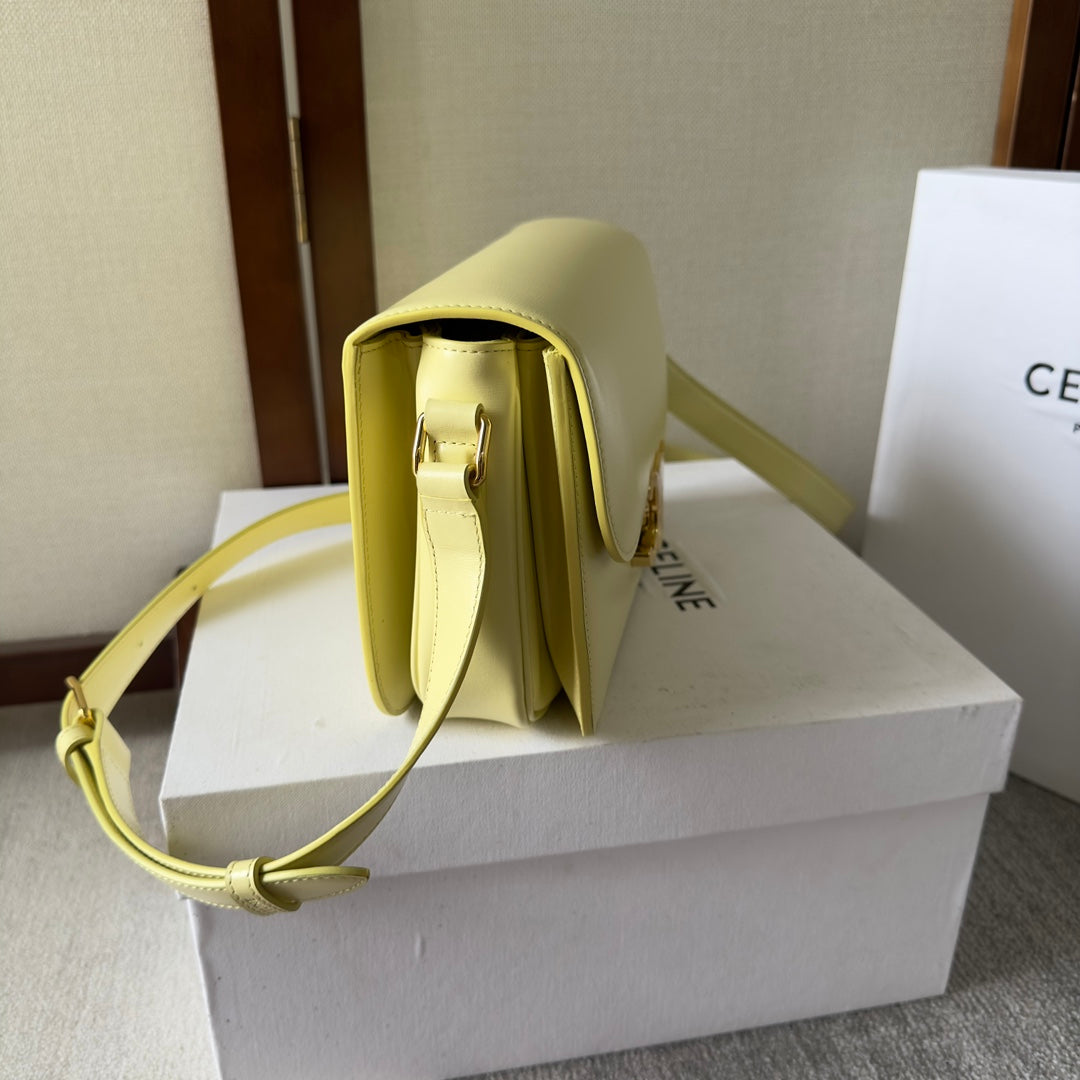 CLASSIQUE TRIOMPHE BAG 22 IN YELLOW CALFSKIN
