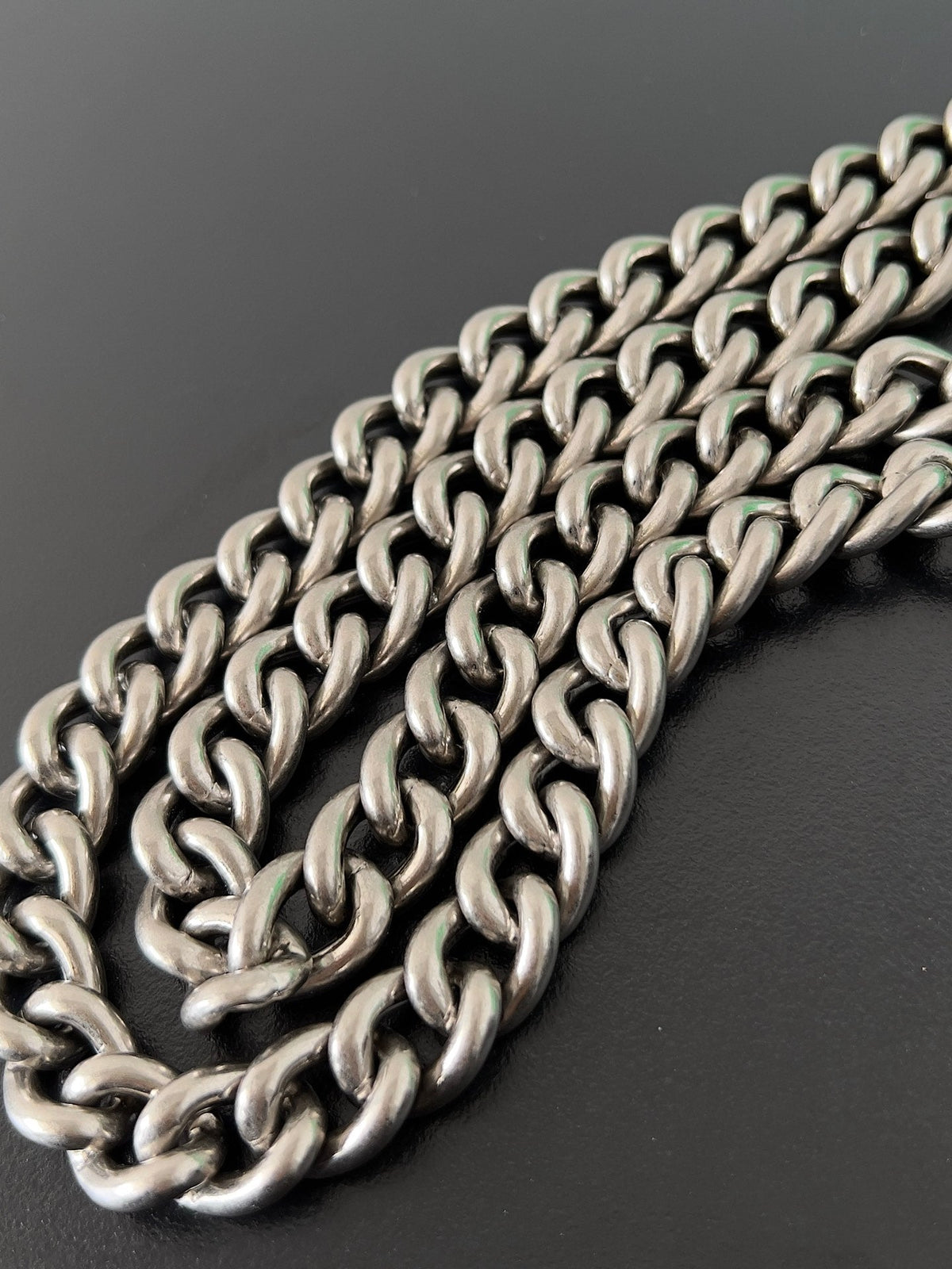 CRUSH CHAINED BAG 32 IN GREEN QUILTED CRUSHED CALFSKIN SILVER HARDWARE