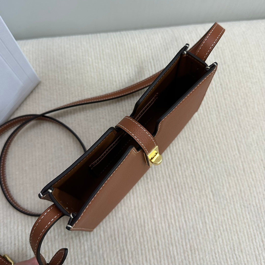 16 STRAP POCHETTE 18 IN BRONZE ORANGE SUPPLE CALFSKIN GOLD HARDWARE